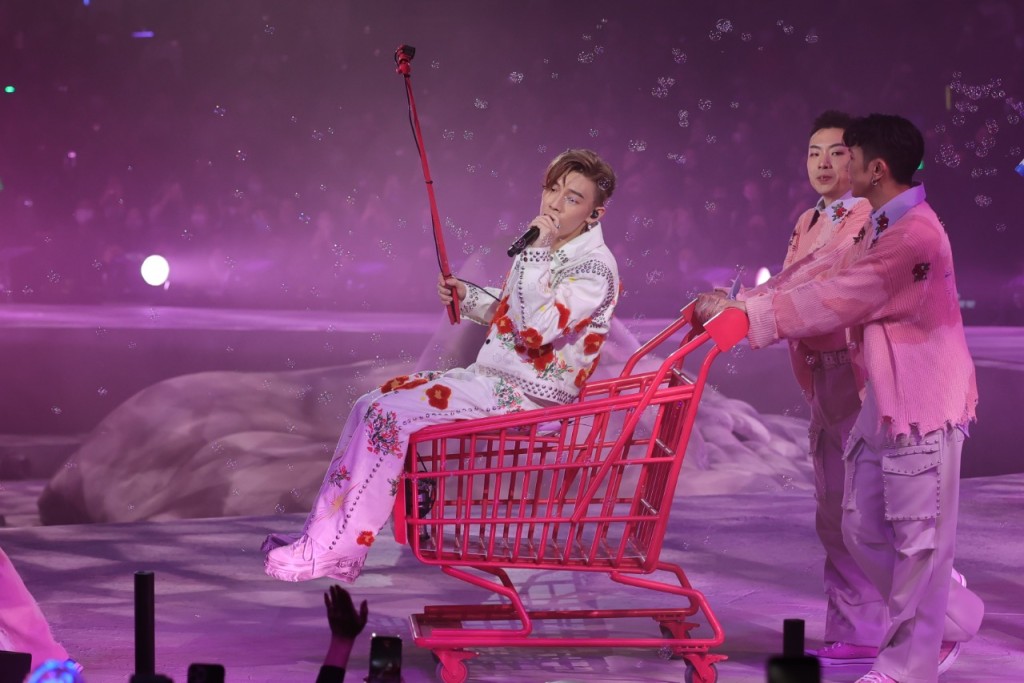 MC自嘲超巿KOL。